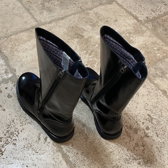 UGG shiny Leather twin Zip Boots SIZE 6 - Picture 3 of 12